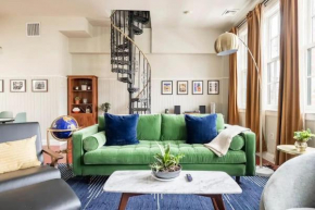 Lofty & Bright Greenwich Getaway w Private Rooftop